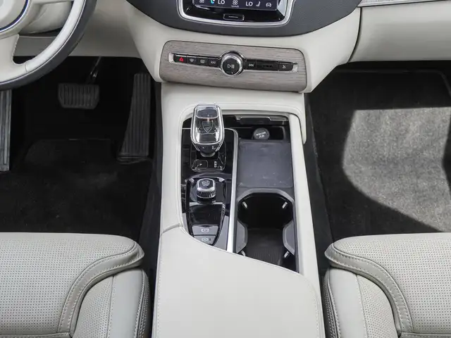 Volvo XC90 view 15