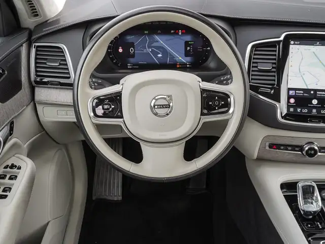 Volvo XC90 view 12