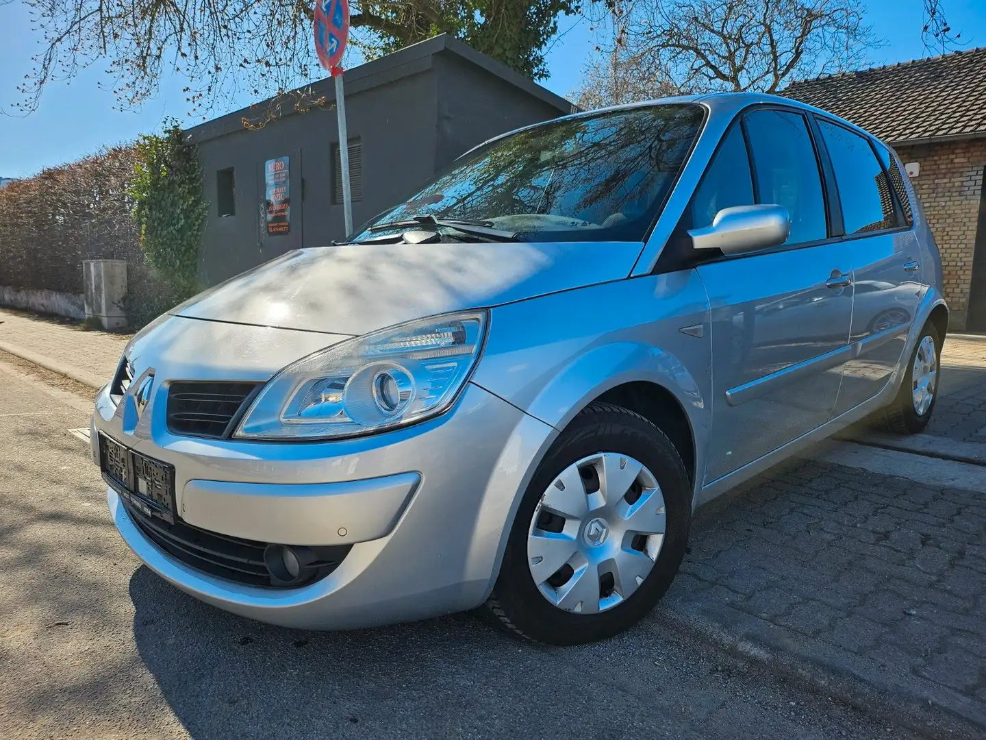 Renault Scenic Dynamique 1.6 16V Grau - 1