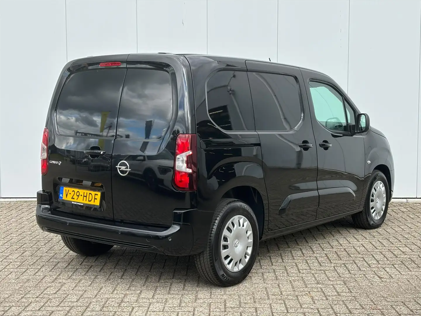 Opel Combo Cargo 50kWh 136pk L1H1 | Navigatie | Pack Safety I Zwart - 2