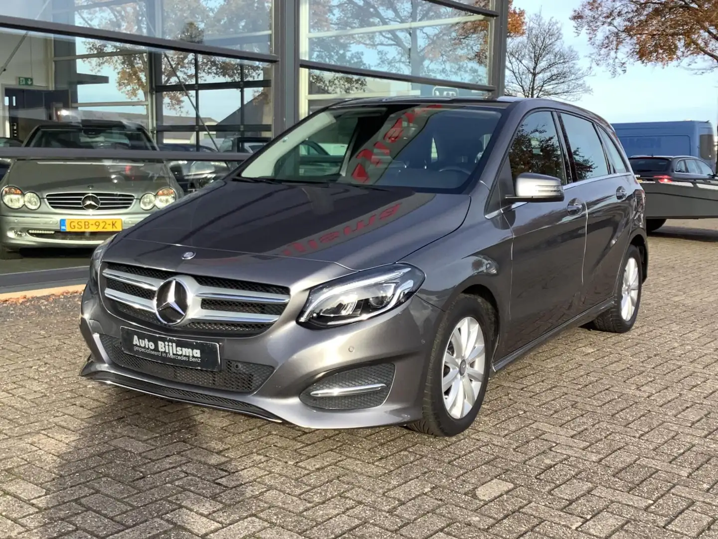 Mercedes-Benz B 180 navigatie, stoelverwarming, Grijs - 2