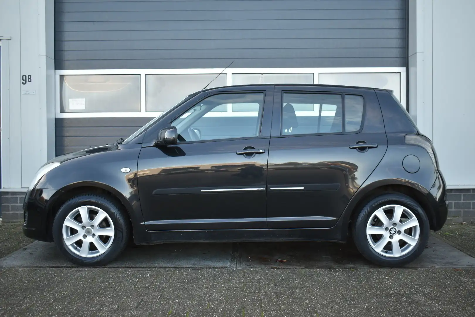 Suzuki Swift 1.3 Comfort Zwart - 2