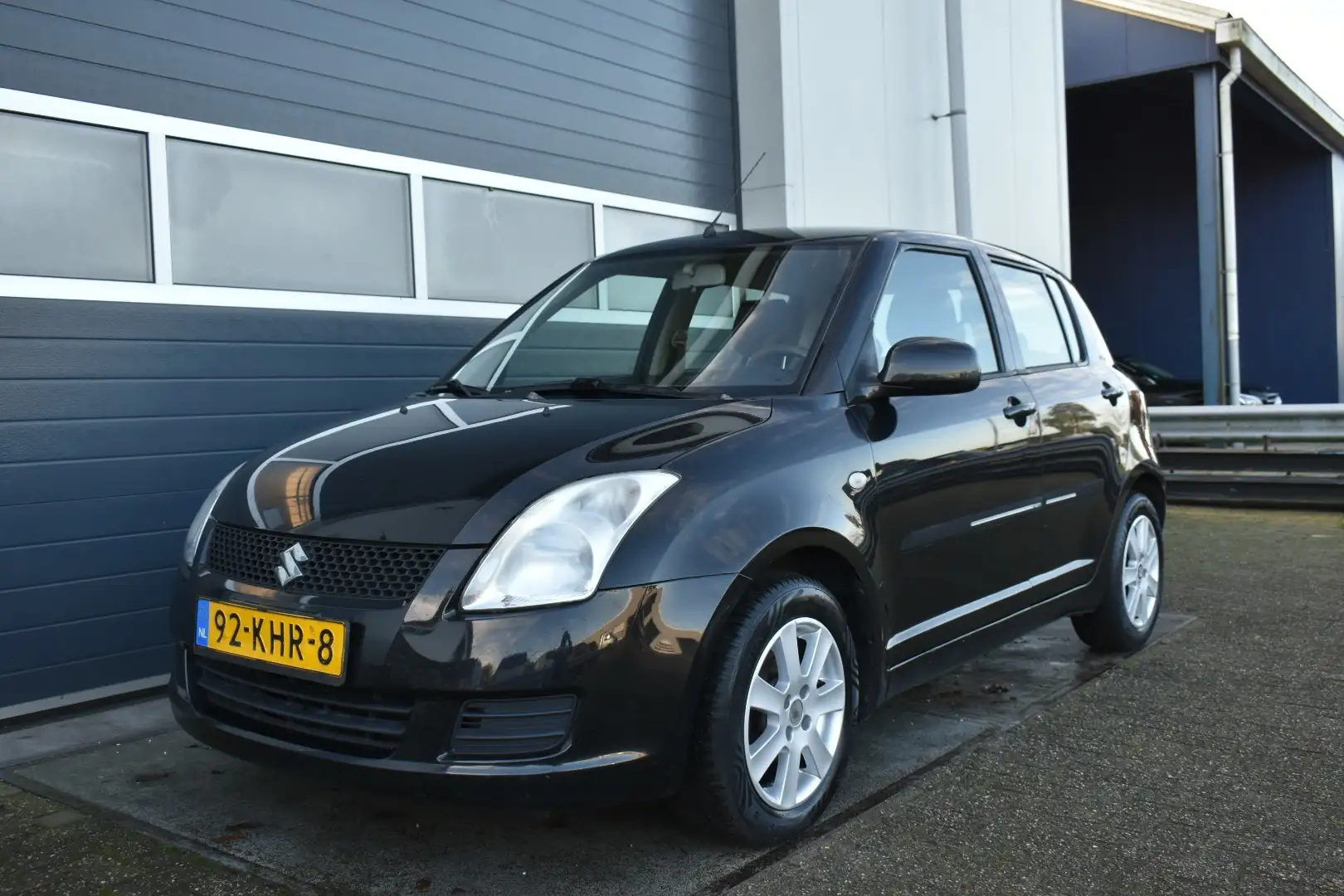 Suzuki Swift 1.3 Comfort Zwart - 1