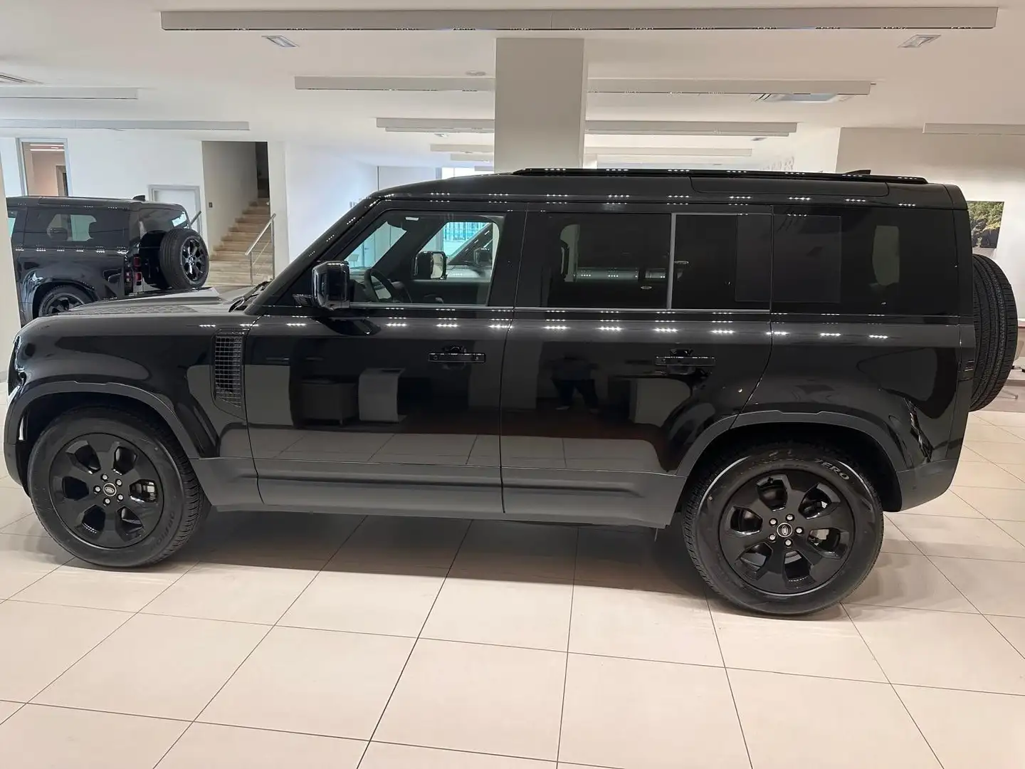 Land Rover Defender Defender 110 3.0D I6 200 CV AWD Auto S Nero - 2