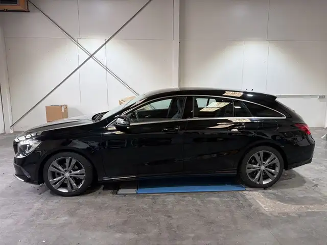 Mercedes-Benz Cla view 2