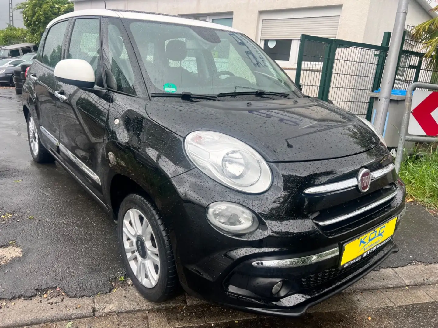 Fiat 500L Urban Lounge / Panoramadach / 1. Hand Schwarz - 1