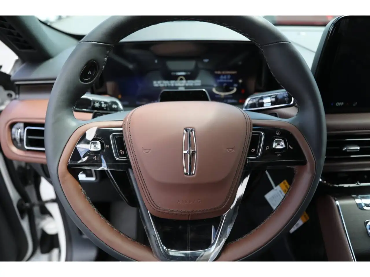Lincoln Aviator снимка Lincoln Aviator