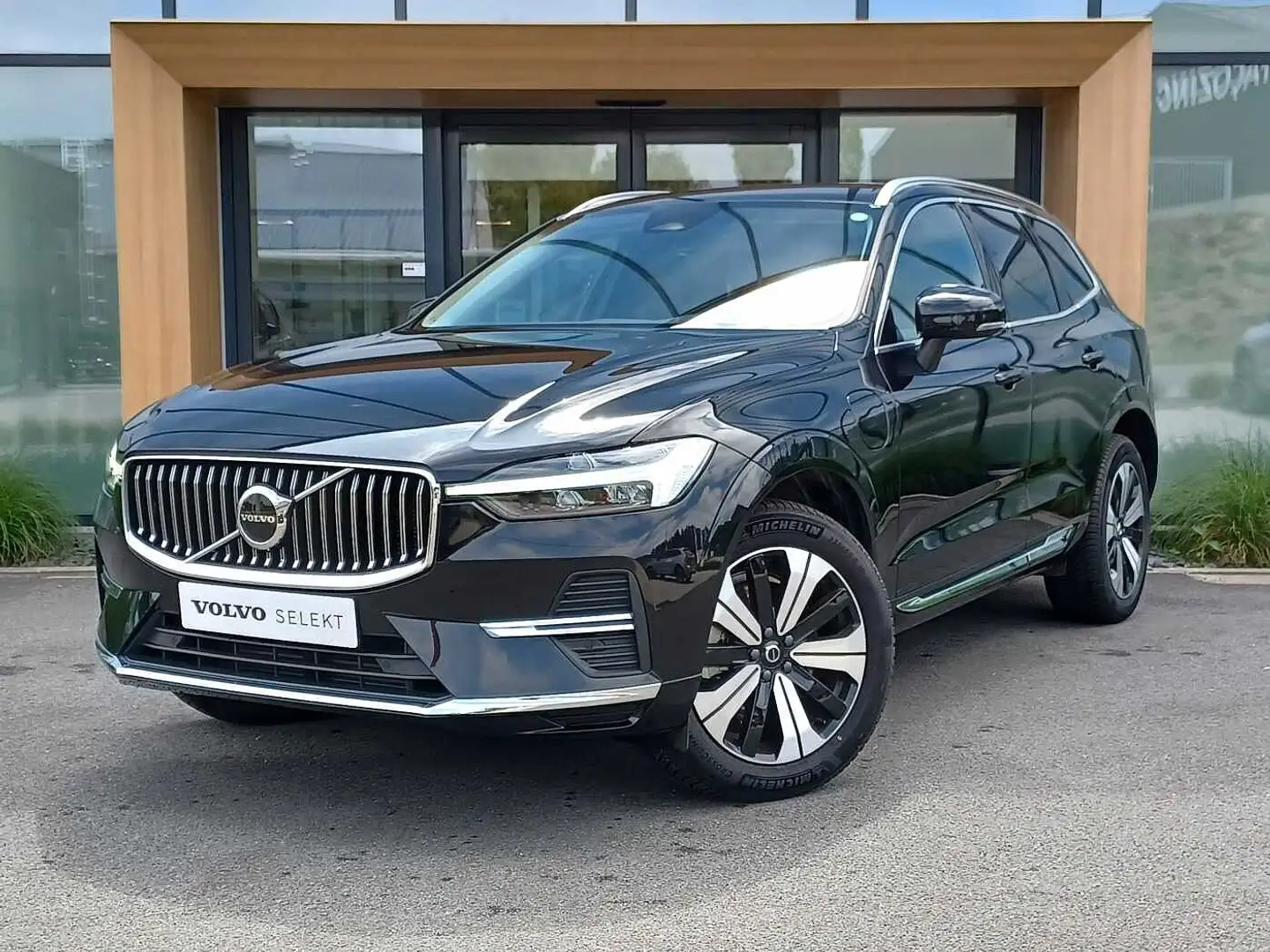 Volvo XC60 Core, T6 AWD Plug-in hybrid, Electrique/essence, B Zwart - 1