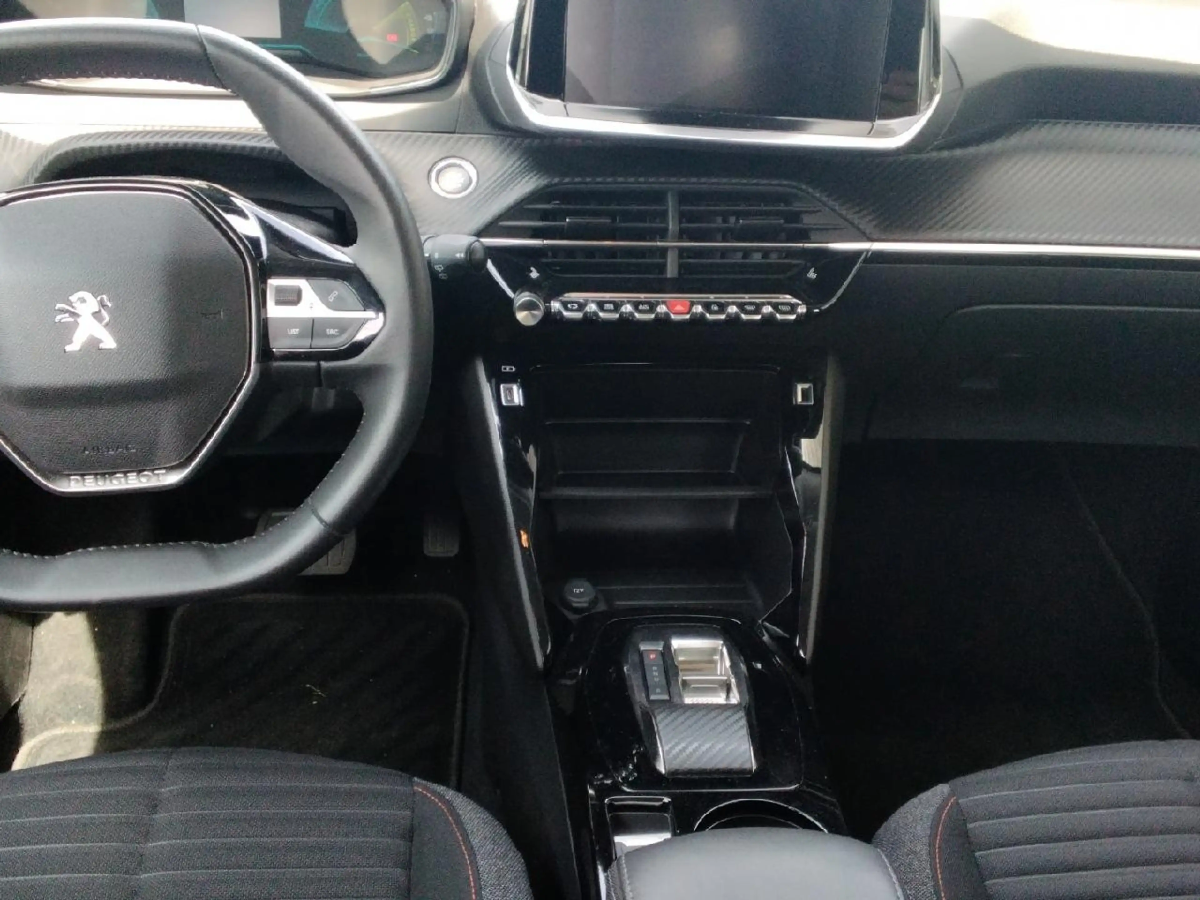 Peugeot e-2008 e- Active Pack — photo 15
