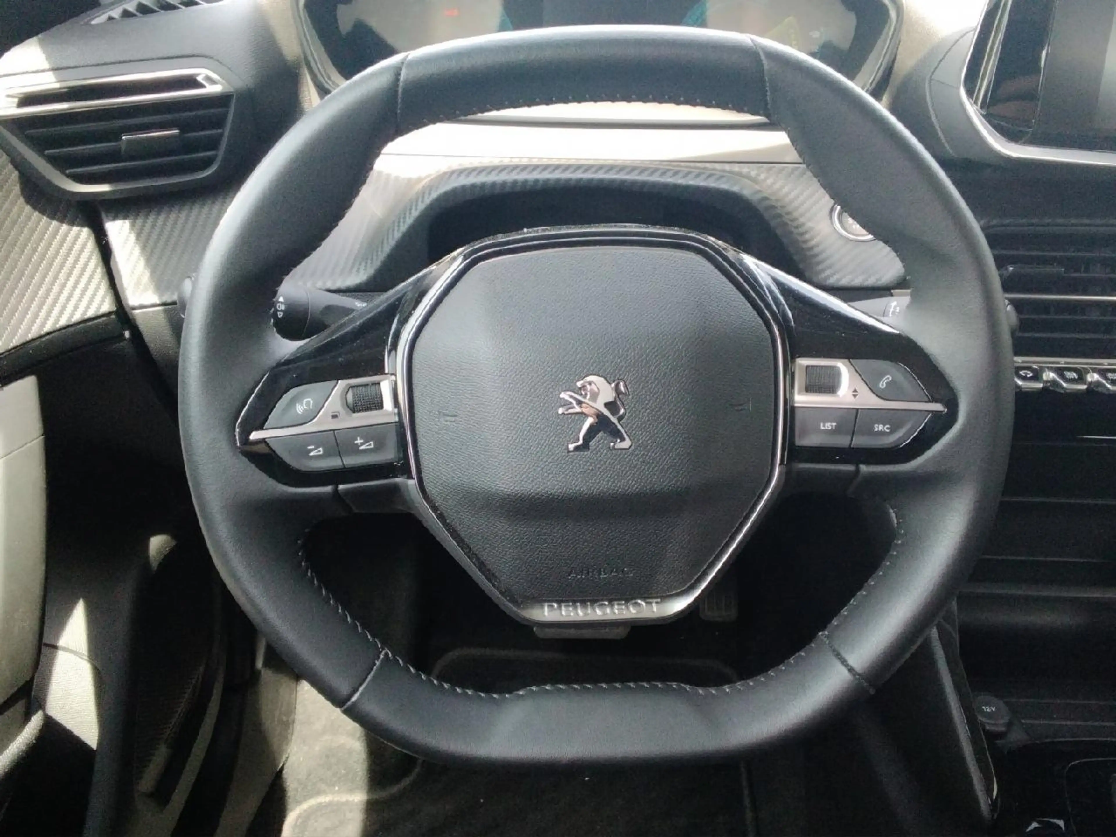 Peugeot e-2008 e- Active Pack — photo 10