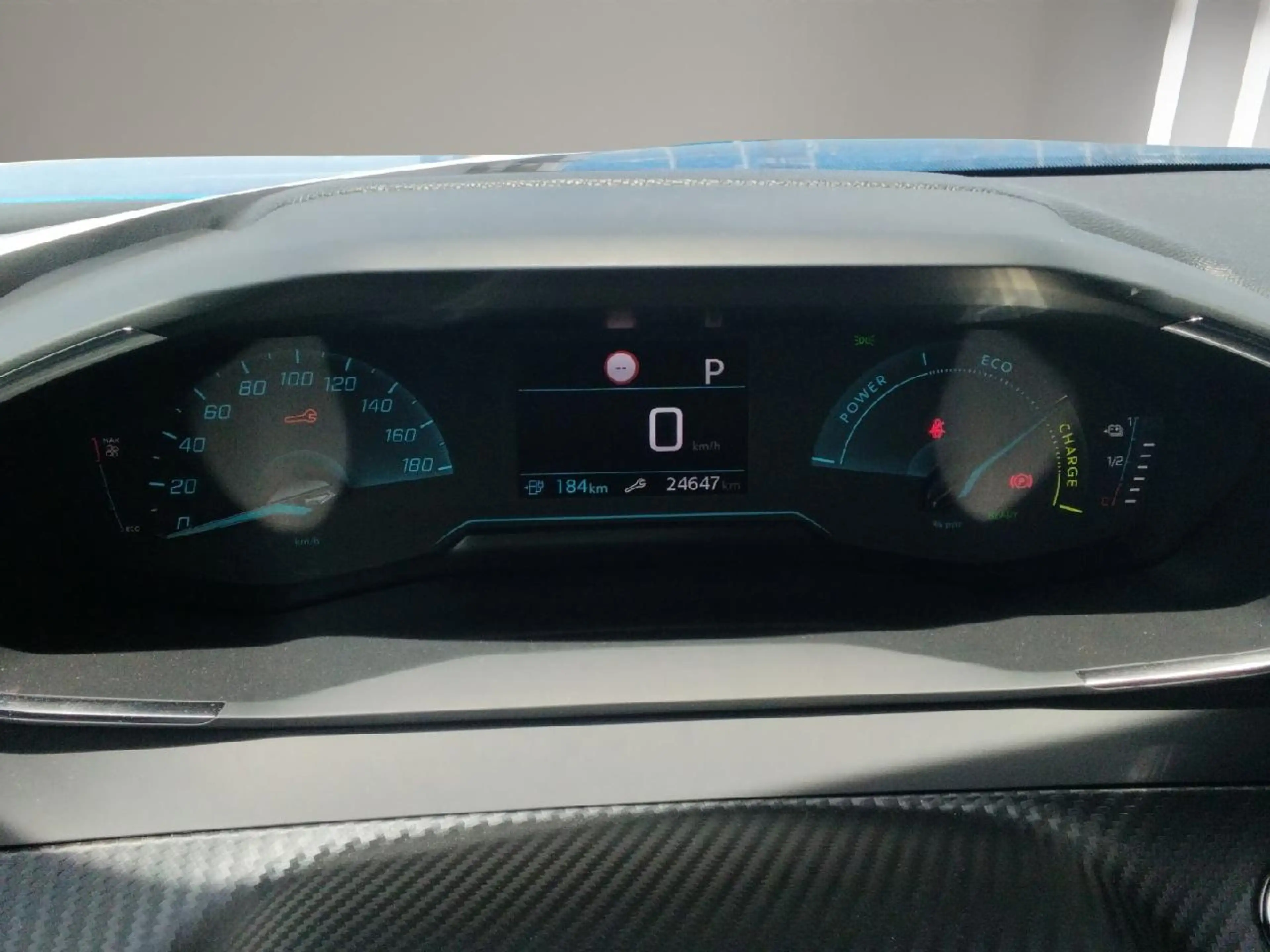 Peugeot e-2008 e- Active Pack — photo 11