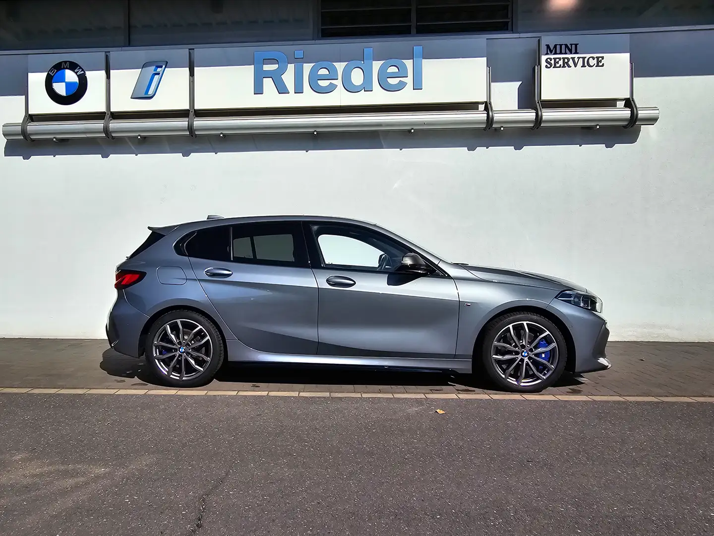 BMW 135 M135i xDrive Sport Aut. Pano*Head-Up*h/k*ACC*PDC Gris - 2