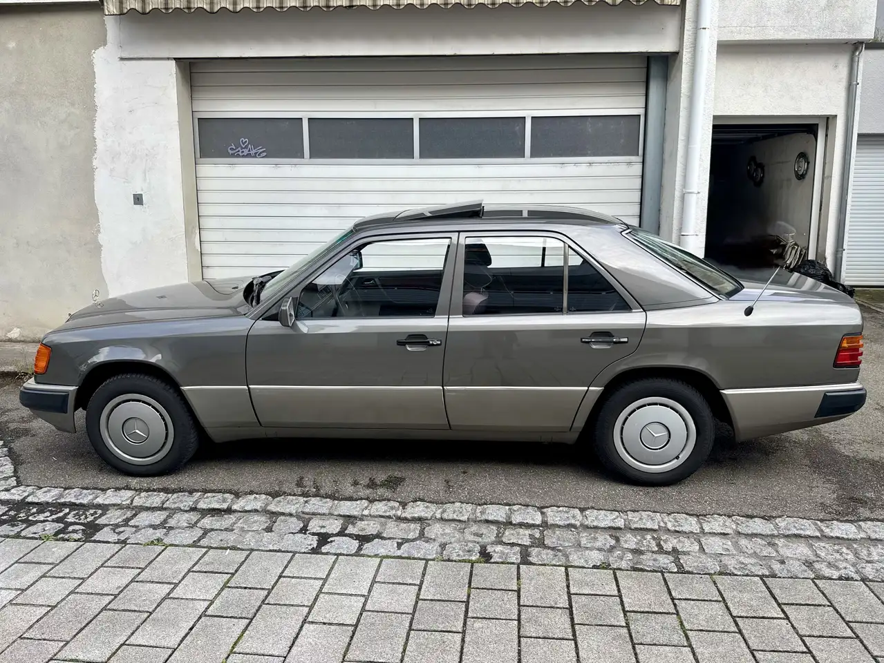 Mercedes-Benz E 200 W124 Oldtimer, foto 8