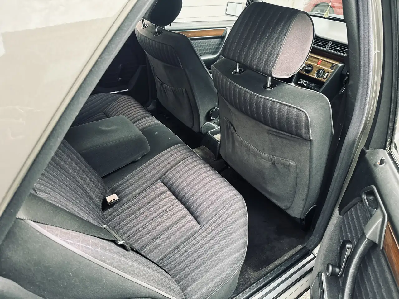 Mercedes-Benz E 200 W124 Oldtimer, foto 10