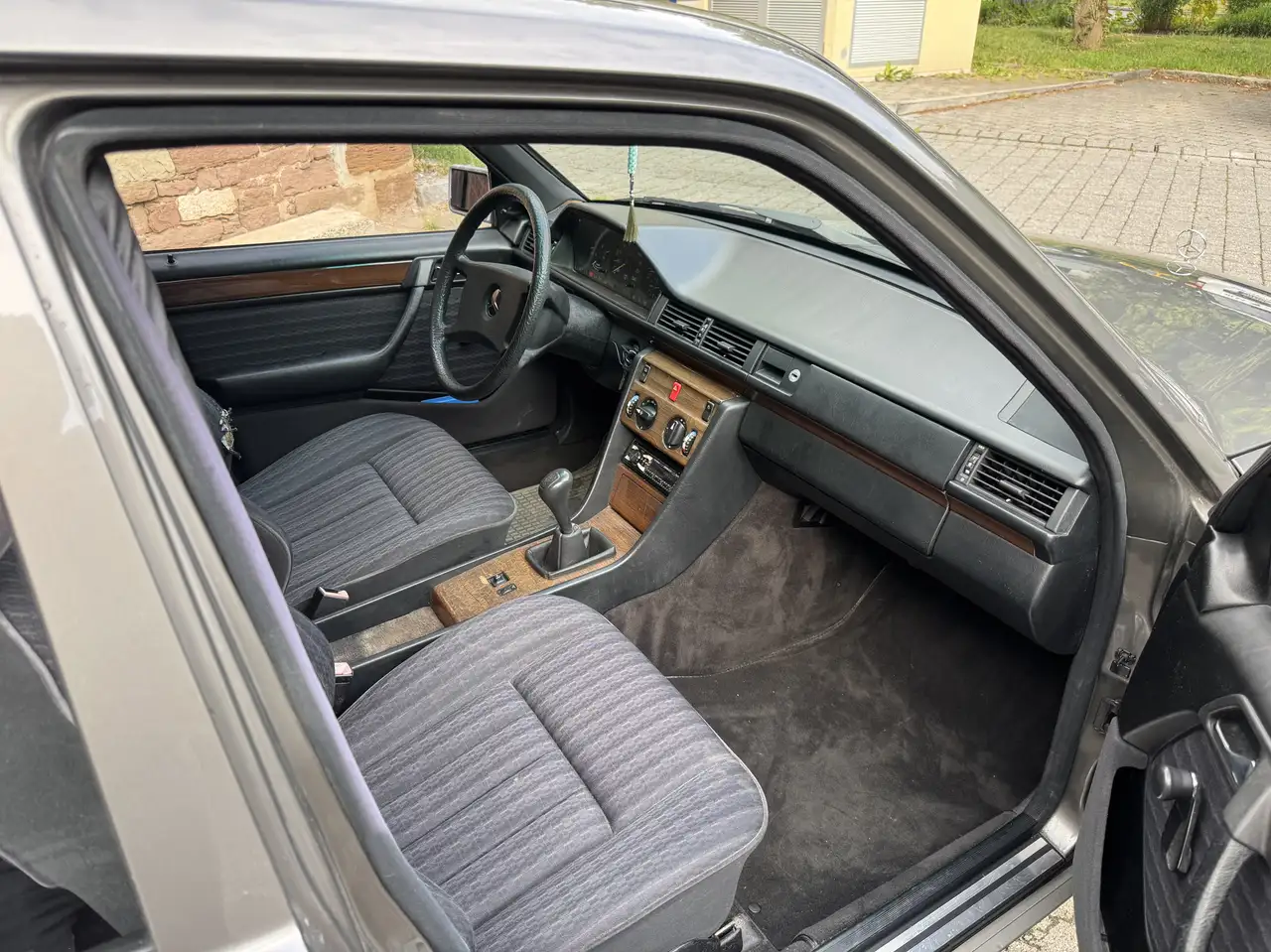 Mercedes-Benz E 200 W124 Oldtimer, foto 9