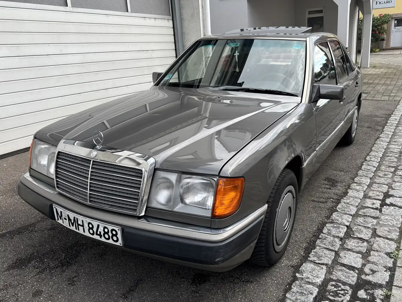 Mercedes-Benz E 200 W124 Oldtimer, foto 1