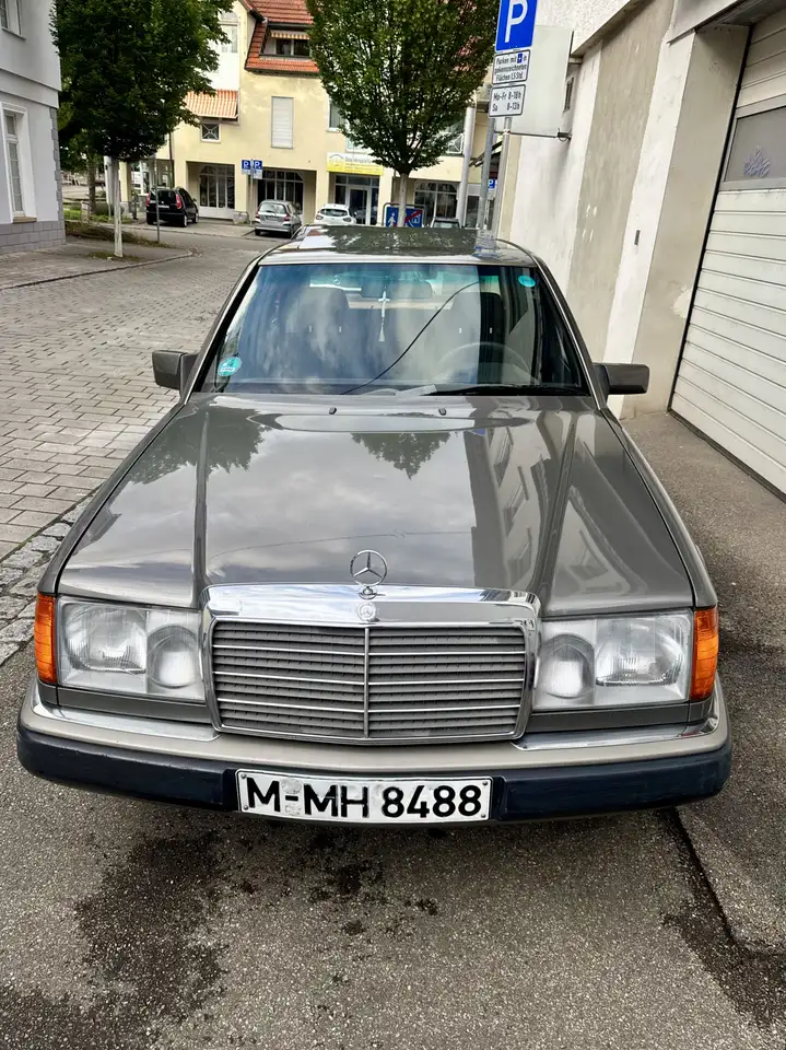 Mercedes-Benz E 200 W124 Oldtimer, foto 4