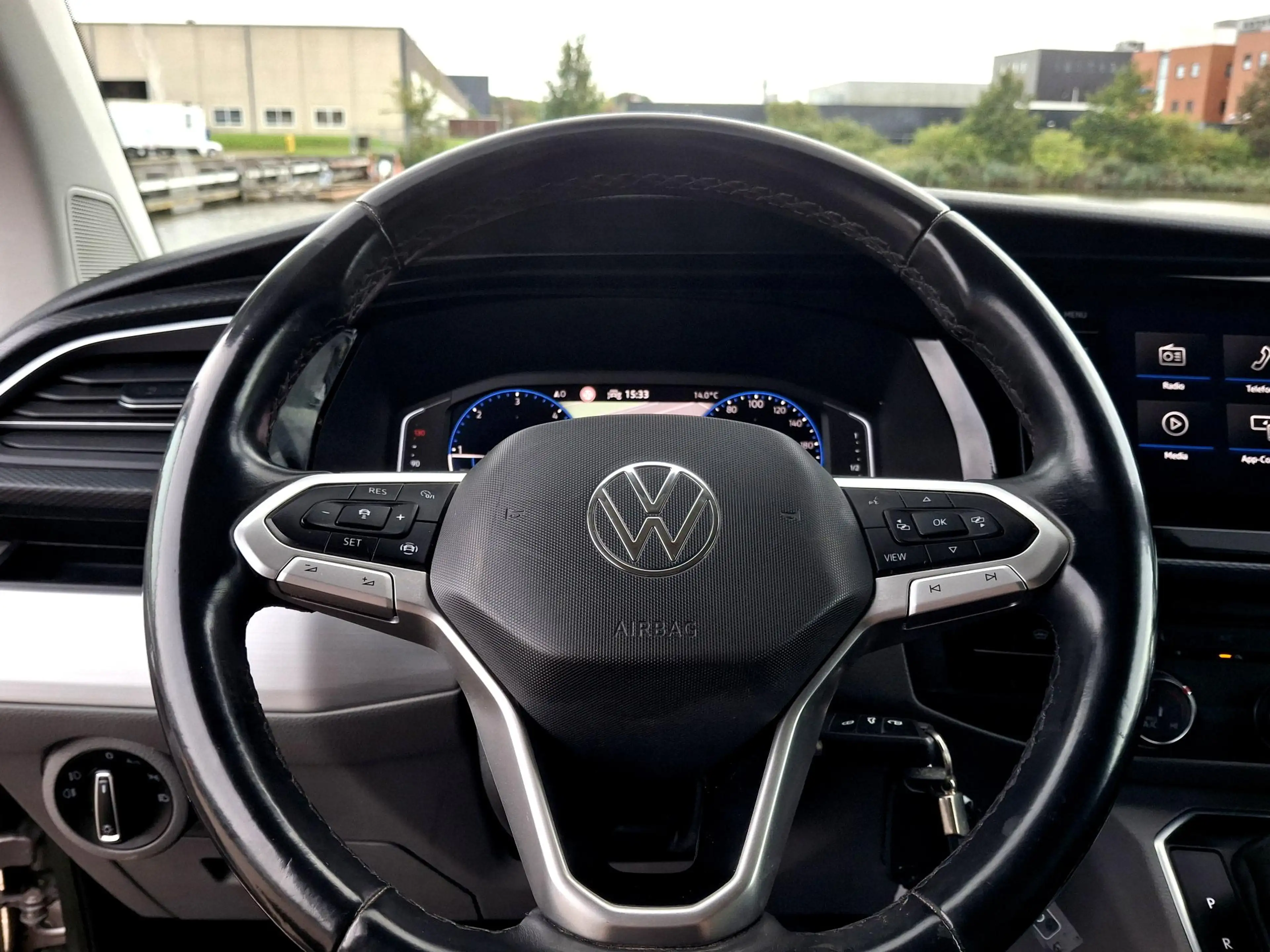 Volkswagen T6.1 Transporter 2.0 TDI L2H1 Bulli | ADAPTIEF | TREKHAAK | LED | L — photo 13
