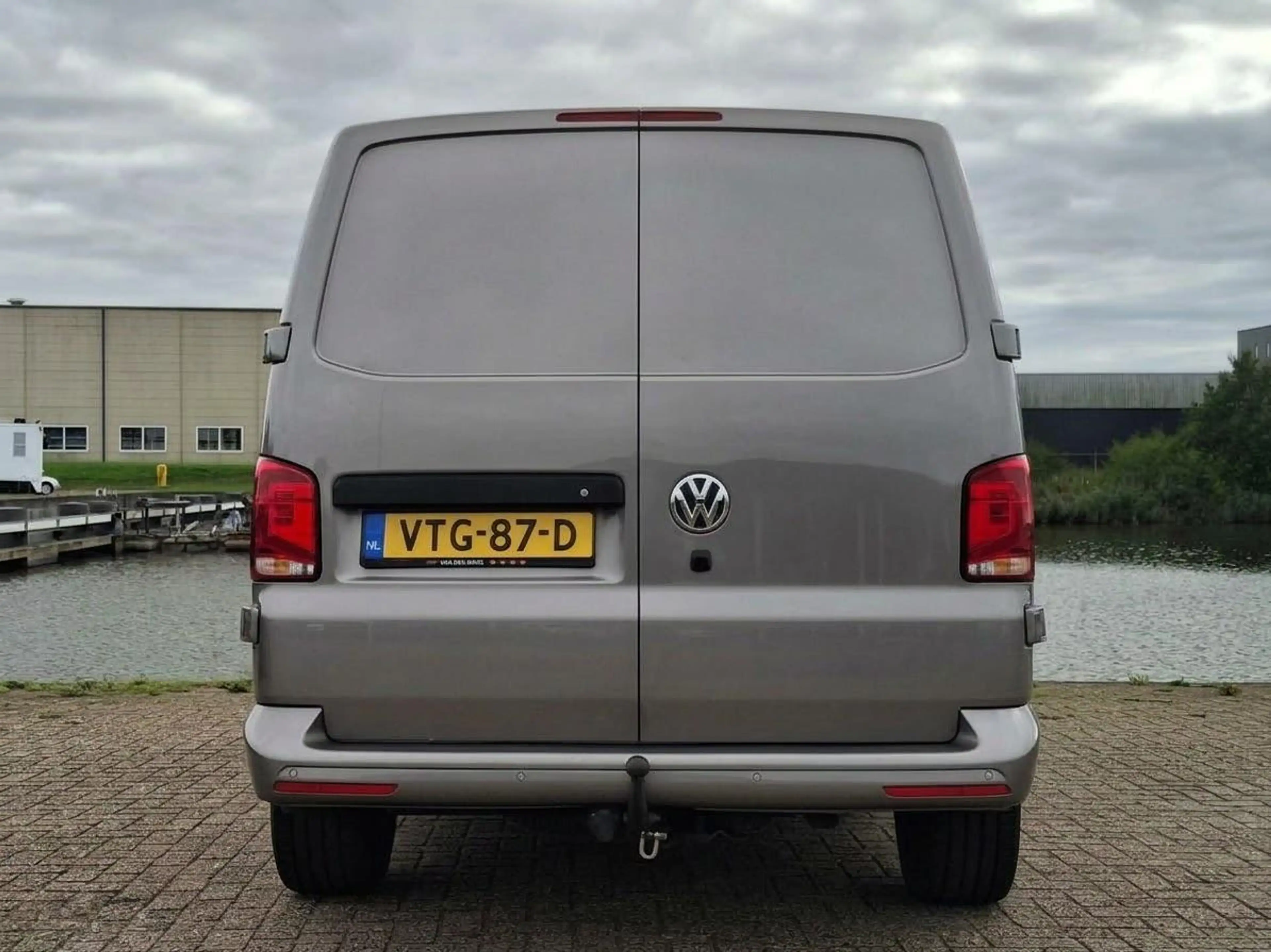 Volkswagen T6.1 Transporter 2.0 TDI L2H1 Bulli | ADAPTIEF | TREKHAAK | LED | L — photo 4