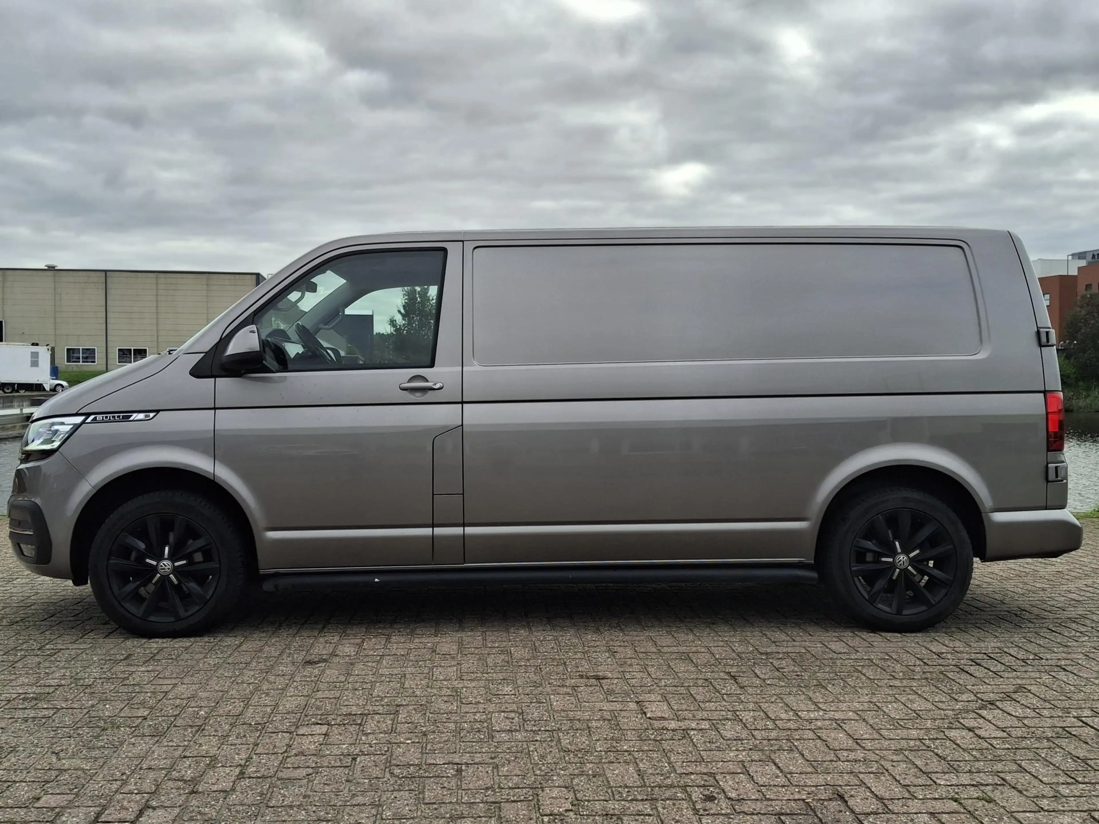 Volkswagen T6.1 Transporter 2.0 TDI L2H1 Bulli | ADAPTIEF | TREKHAAK | LED | L — photo 7