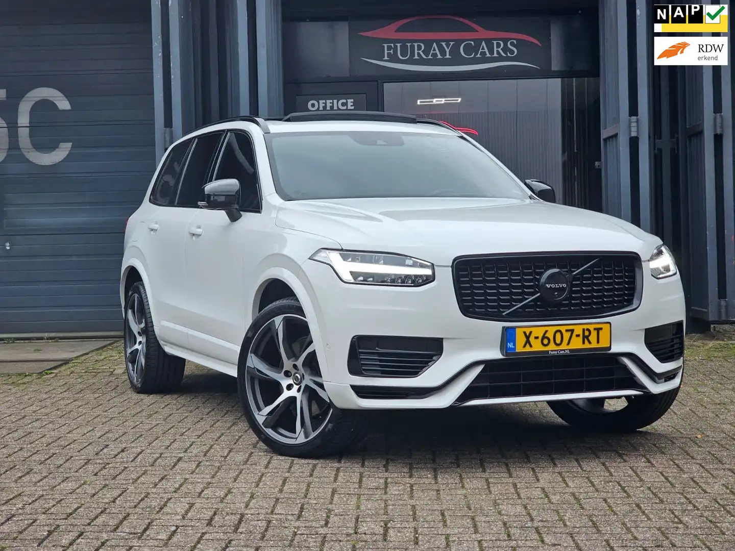 Volvo XC90 2.0 T8 Twin Engine AWD R-DESIGN Pano 360 Luchtveri Wit - 1