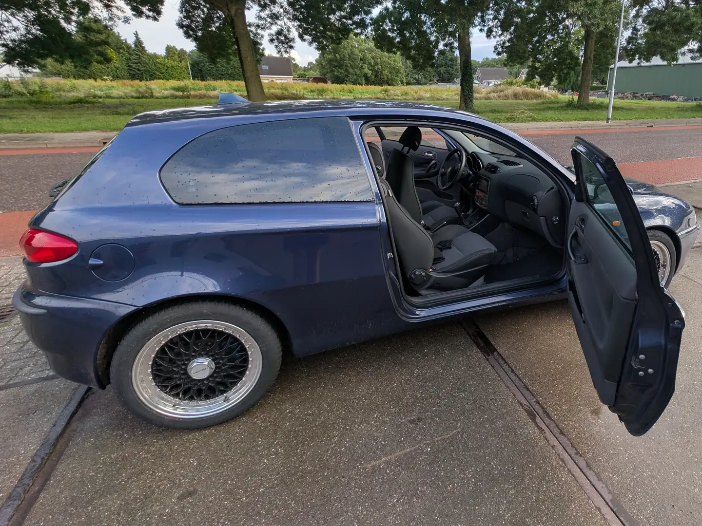 Alfa Romeo 147 147 1.6 TS Impression Bleu - 2