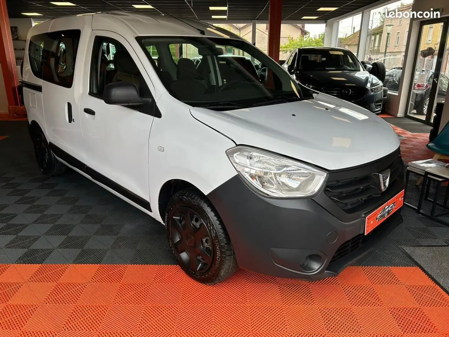 Dacia Dokker 1.6I 16V 82 cv Garantie 12 mois - 1