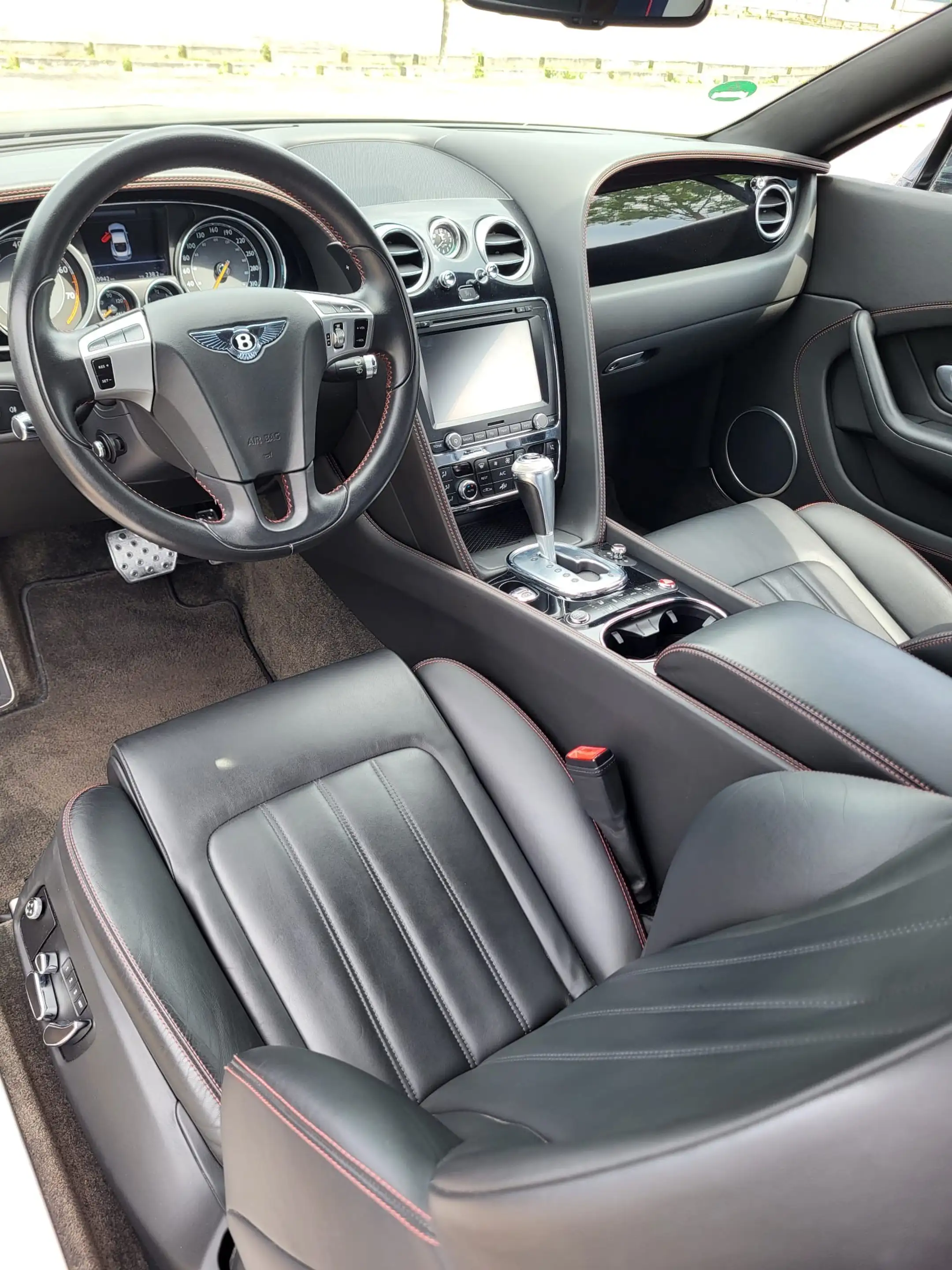 Bentley Continental GT V8 S*WENIG KM*SCHECKHEFT*I HAND*8X BEREIFT — photo 10