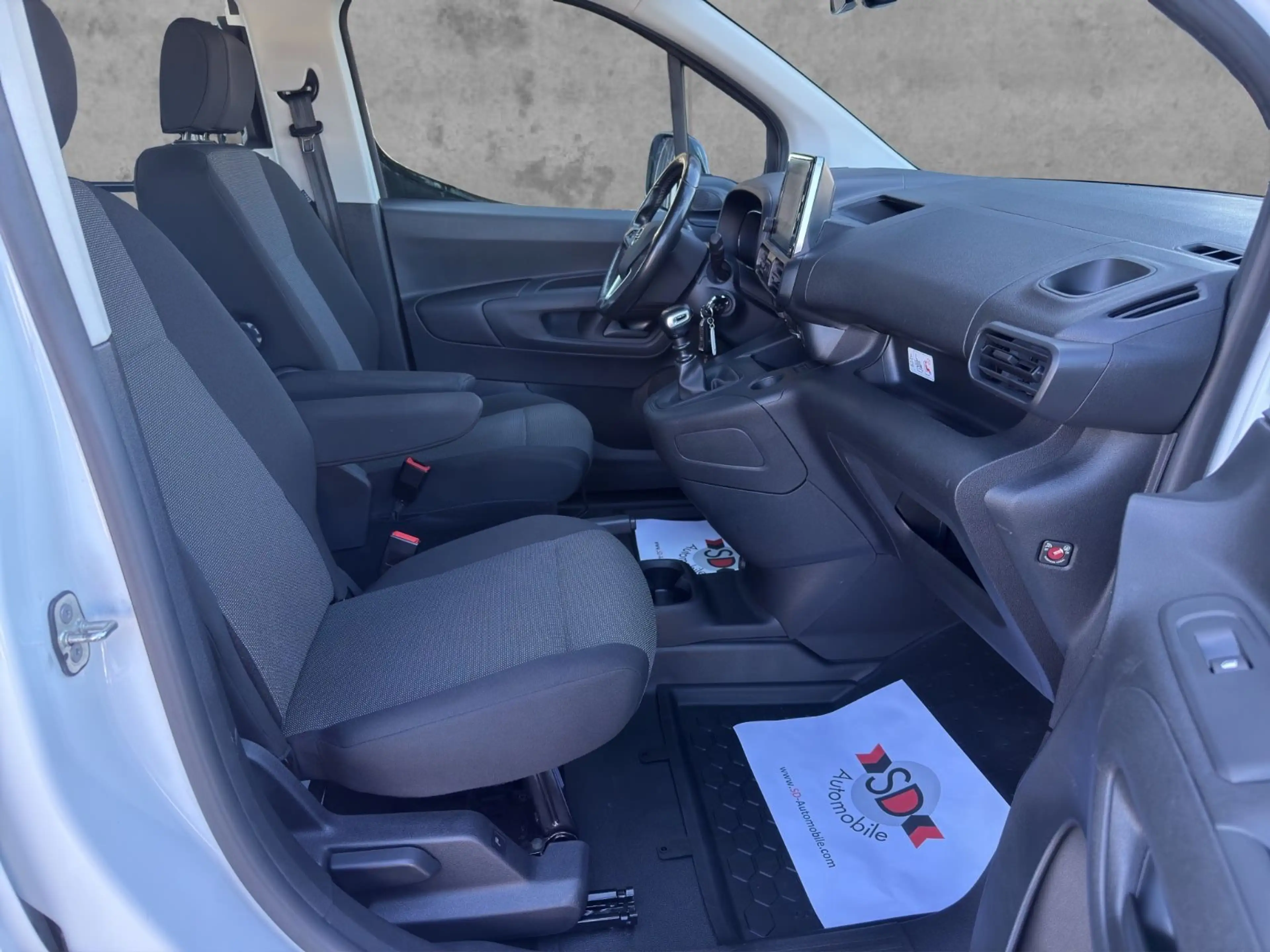 Opel Combo E Cargo XL Doppelkabine LED Navi Edition — photo 6