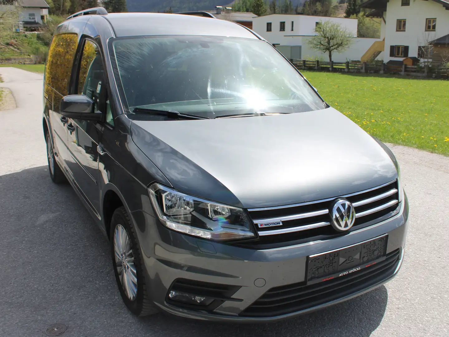 Volkswagen Caddy 2,0 TDI 4 Motion Grau - 2