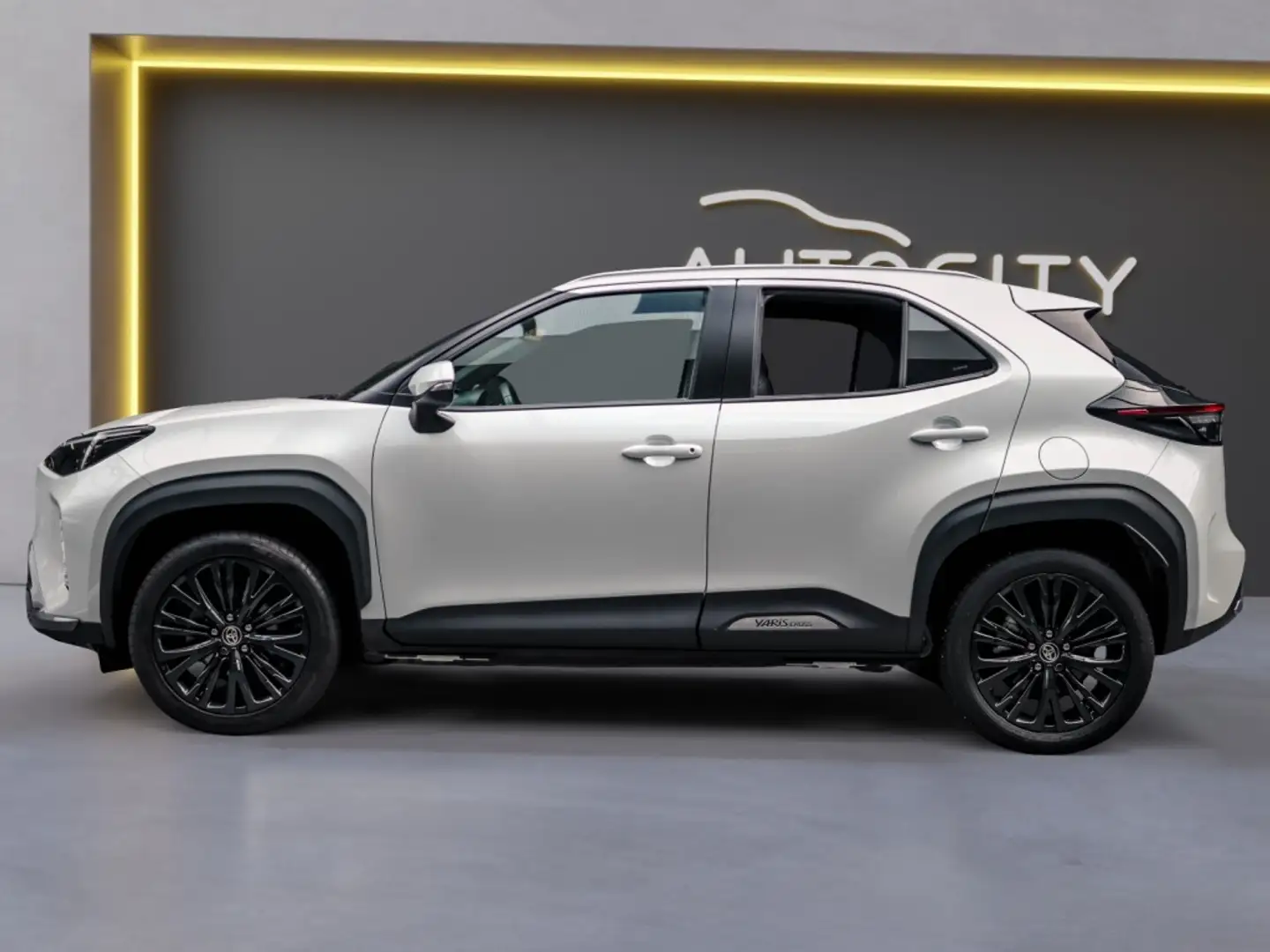 Toyota Yaris Cross 1.5 Hybrid Adventure Pano l HUD l Camera l JBL l V Blanc - 2