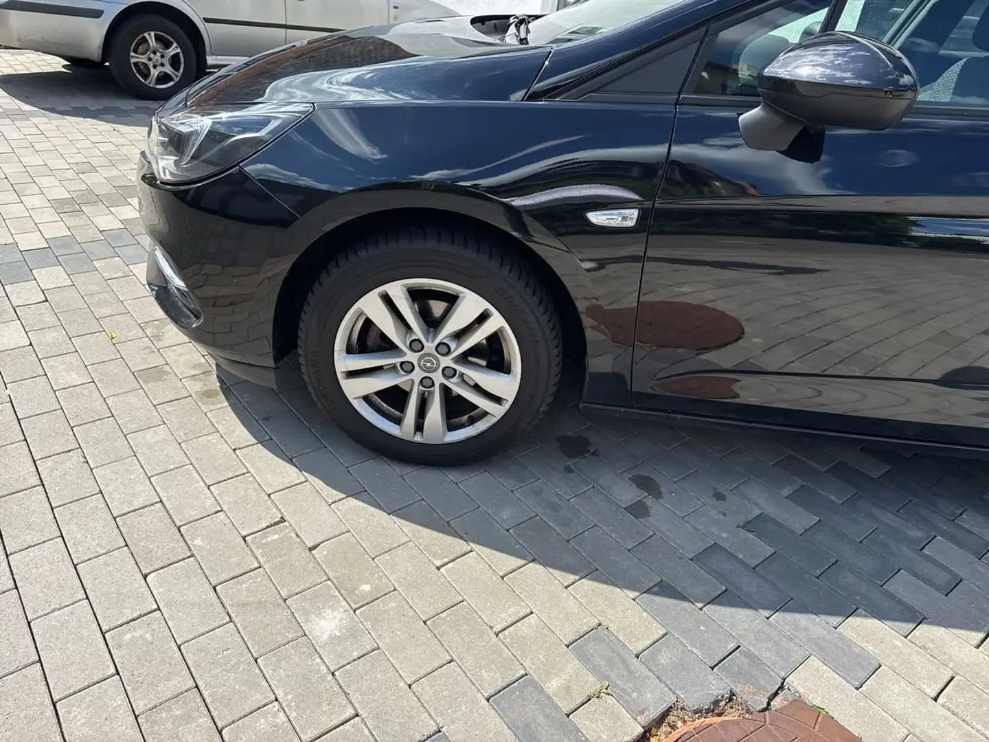 Opel Astra 1.5 CDTI Business Start/Stop Schwarz - 2