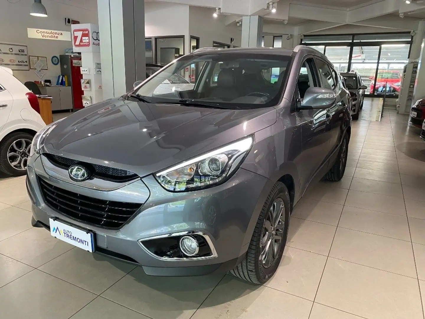 Hyundai iX35 1.7 CRDi 2WD Xpossible NEOPATENTATI Grijs - 1
