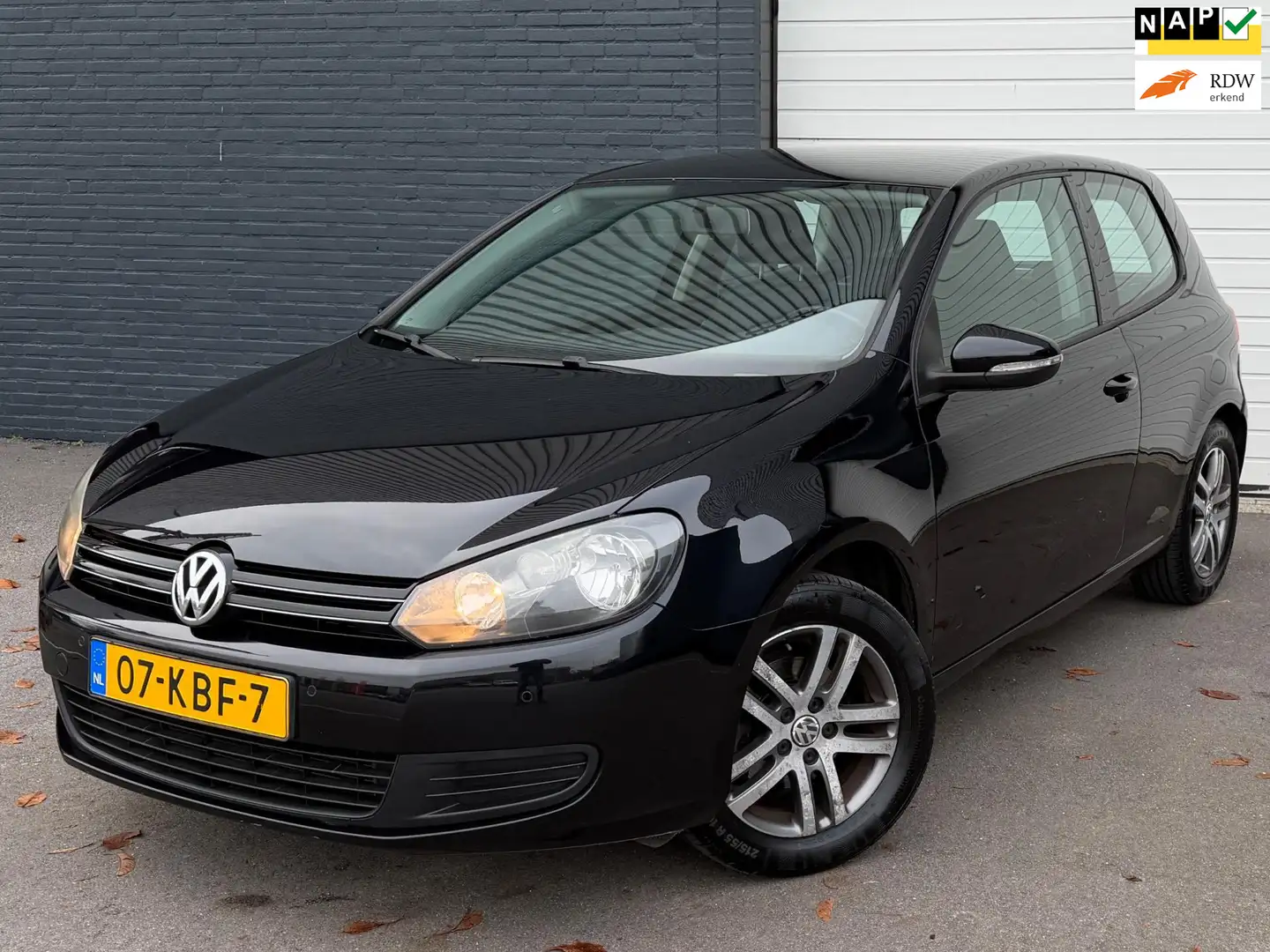 Volkswagen Golf 1.6 Comfortline VOLO-H/CRUISE/CLIMA/LMV/PDC Zwart - 1