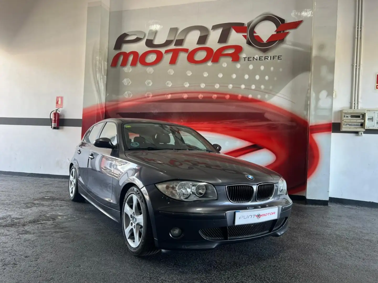 BMW 118 118d Gris - 1