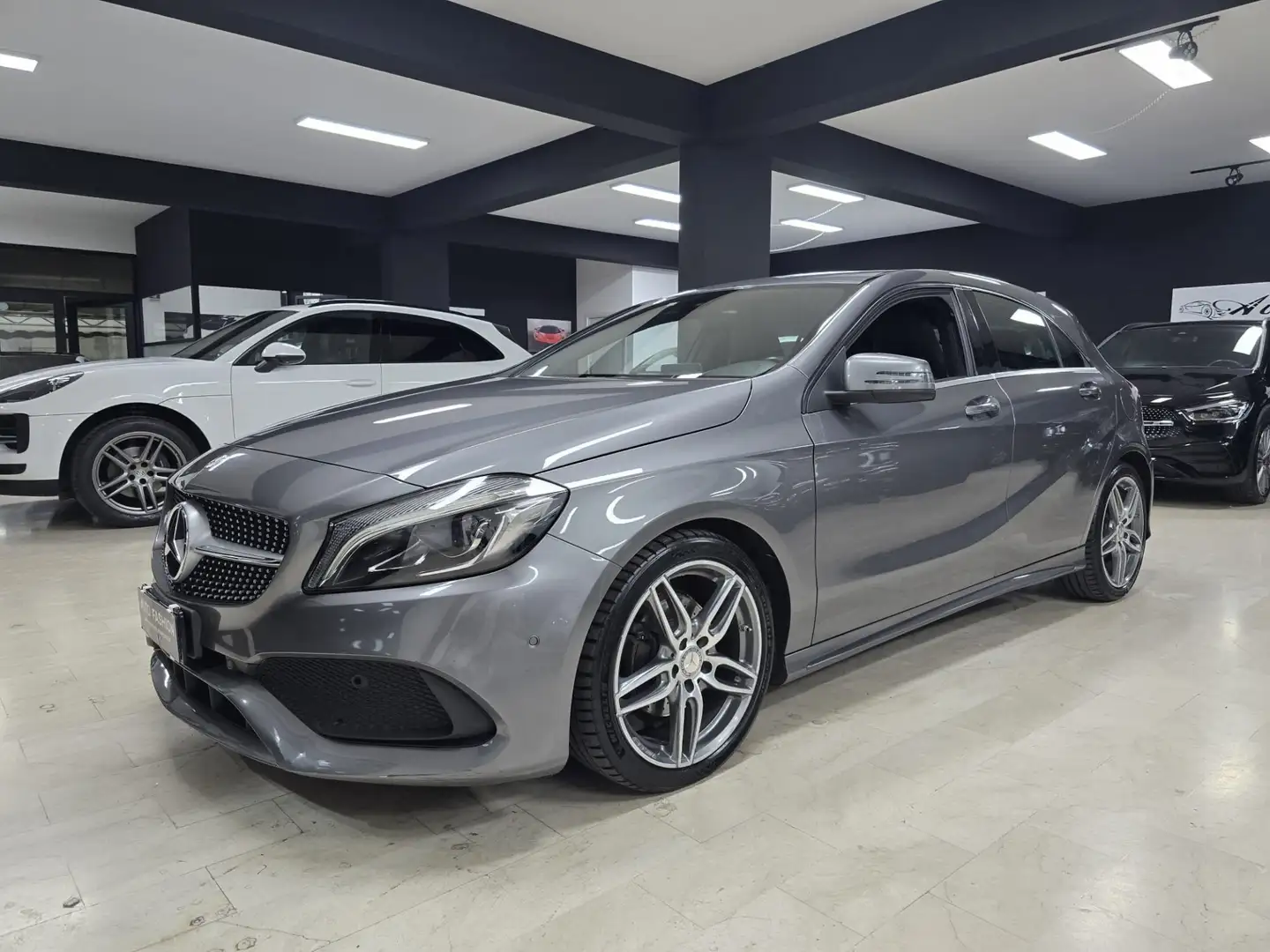 Mercedes-Benz A 180 Classe A - W176 d Premium my16 Grigio - 1