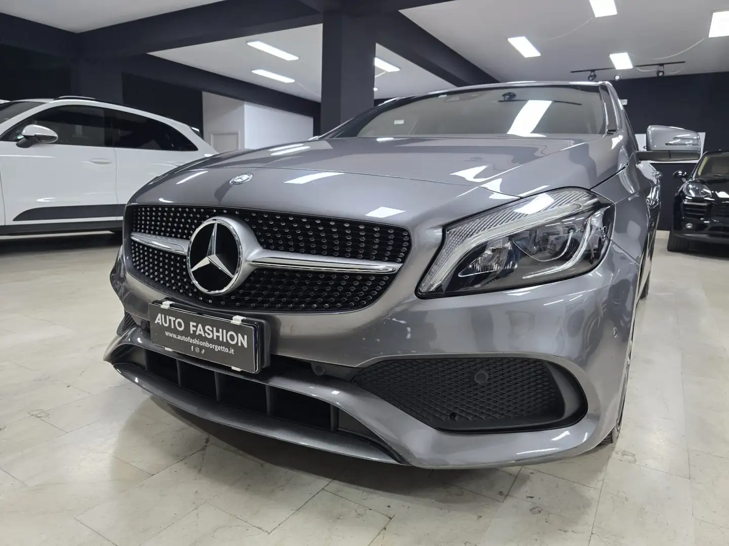 Mercedes-Benz A 180 Classe A - W176 d Premium my16 Grigio - 2