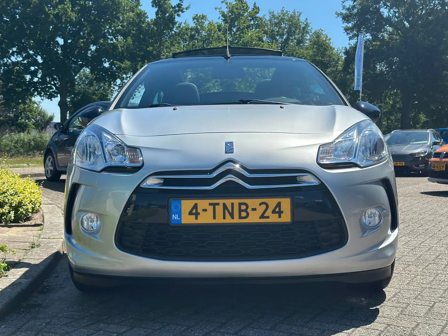 Citroen DS3 Cabrio 1.2 VTi Chic 1e eigenaar 9.329KM nap Grijs - 2