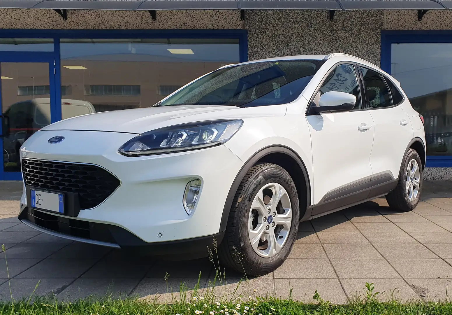 Ford Kuga 1.5 EcoBlue Connect 2wd 120 CV AUT.8 Weiß - 1