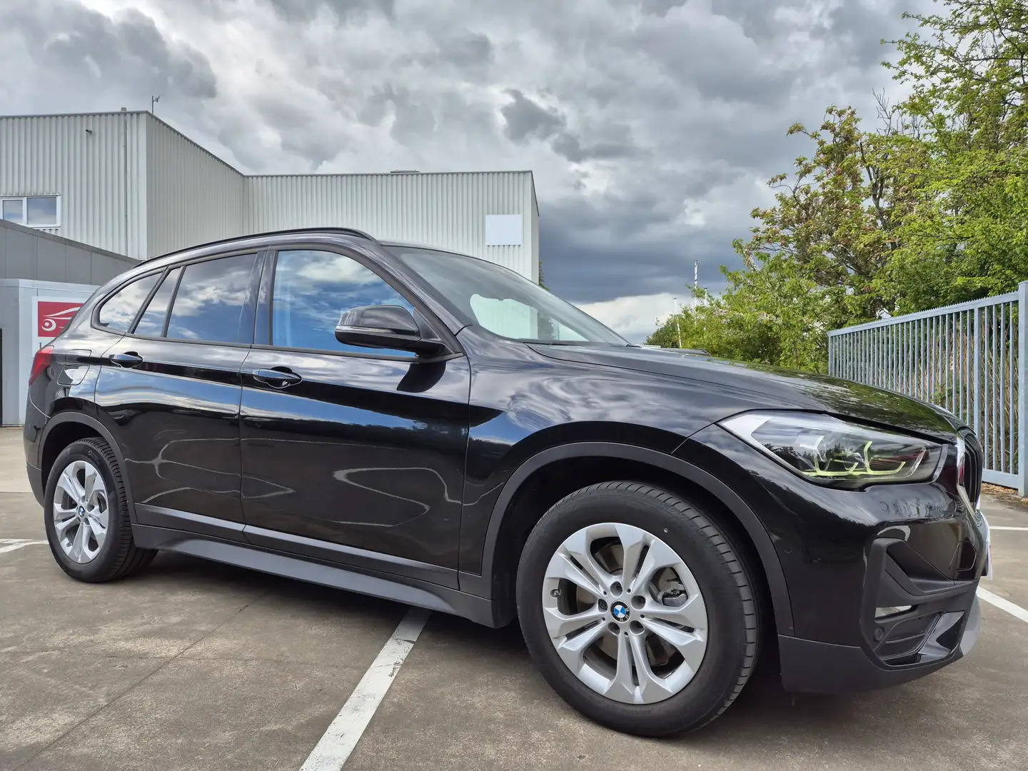 BMW X1 xDrive25e // 4WD // PHEV HYBRID // 93.115 KM !! Noir - 1