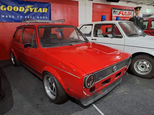 Volkswagen Golf view 4