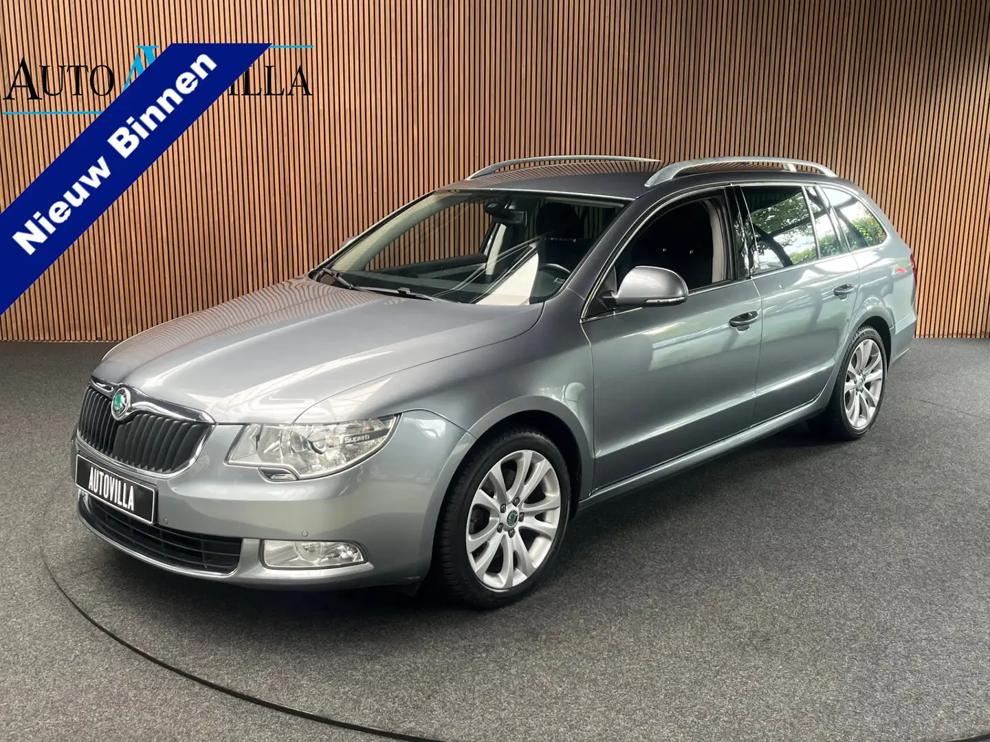 Skoda Superb Combi 1.8 TSI Navi PDC Climate BiXenon Keyless LM Gris - 1