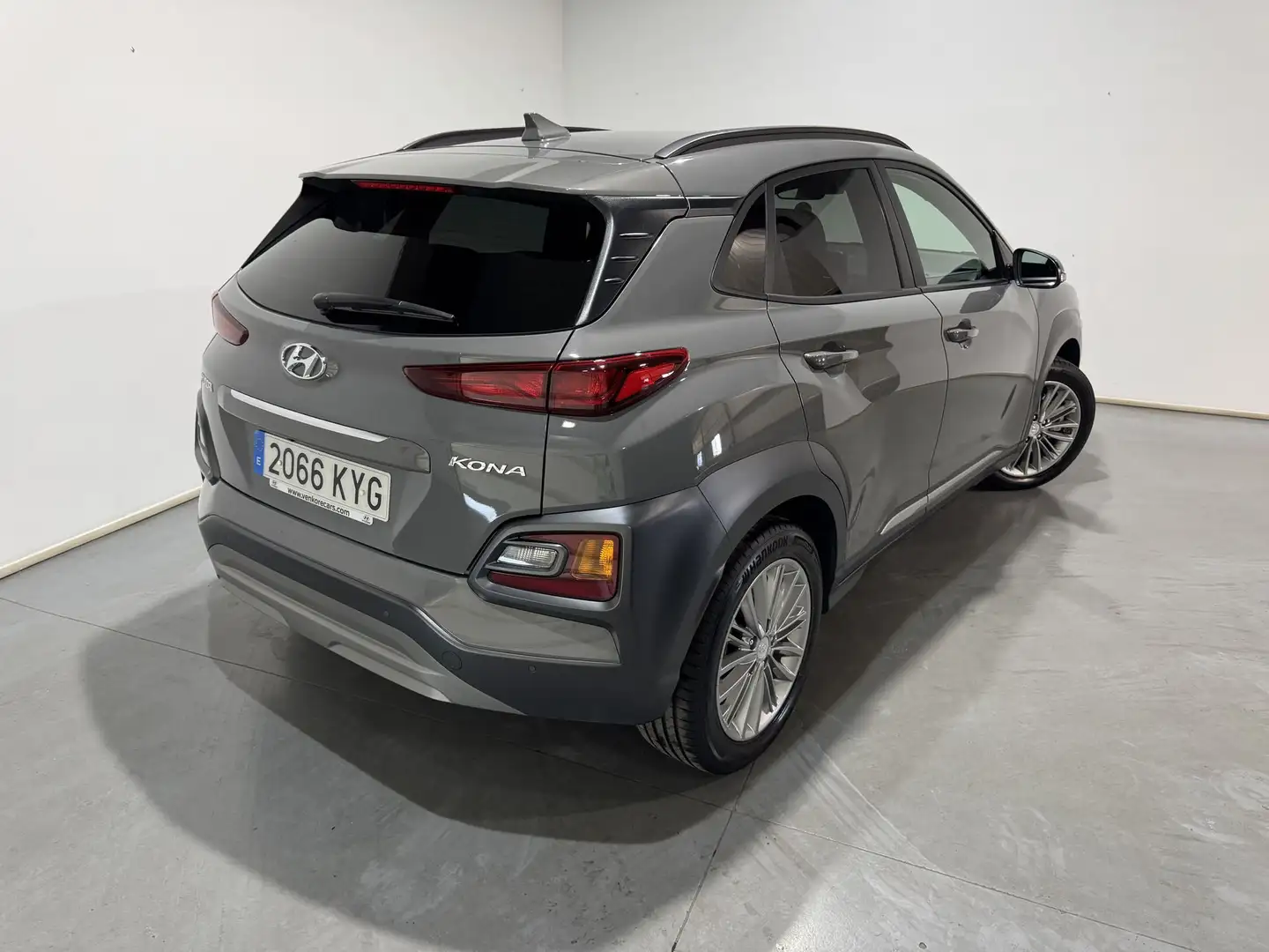 Hyundai KONA 1.6 TGDI Tecno Red DT 4x2 Gris - 2