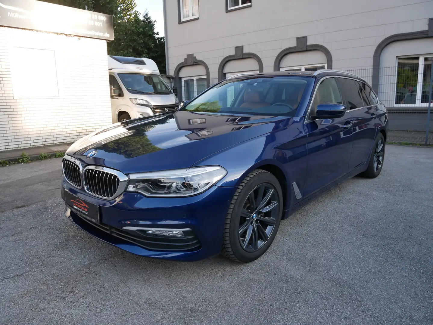 BMW 520 520 i Touring LED Sitzklima Display KeyGo Spur Kam Bleu - 1