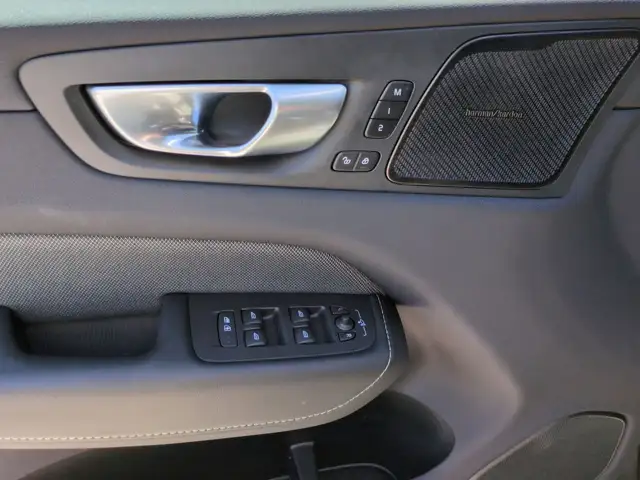 Volvo XC60 view 12