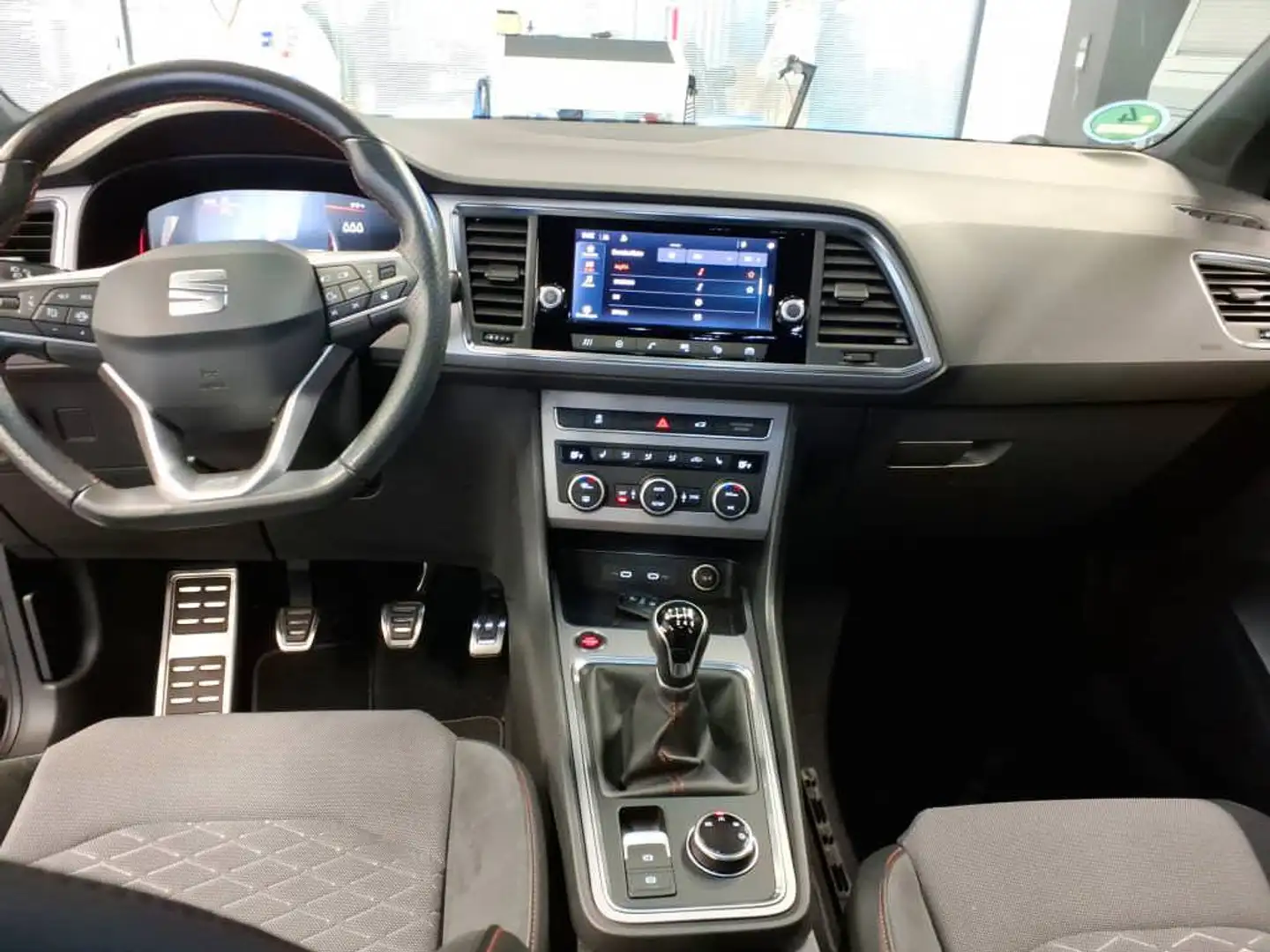 SEAT Ateca FR 1.5 TSI *VOLL LED*R-Kamera*1. Besitz* Schwarz - 2