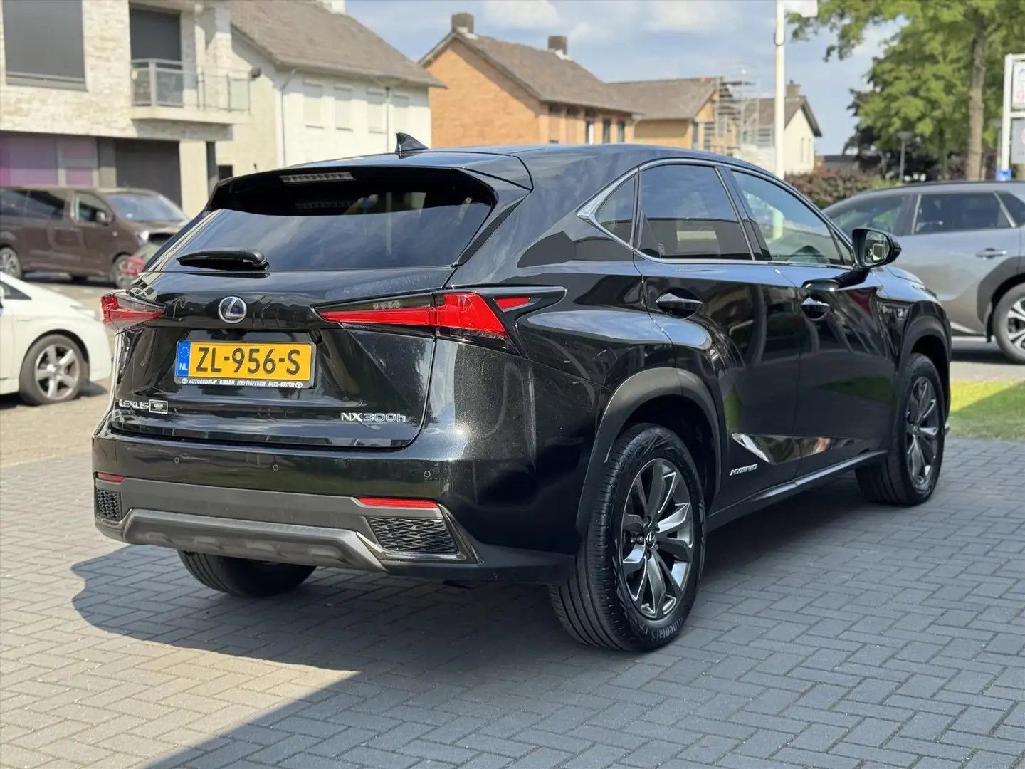 Lexus NX 300h AWD F Sport Premium | Full options, Mark Levinson, Zwart - 2