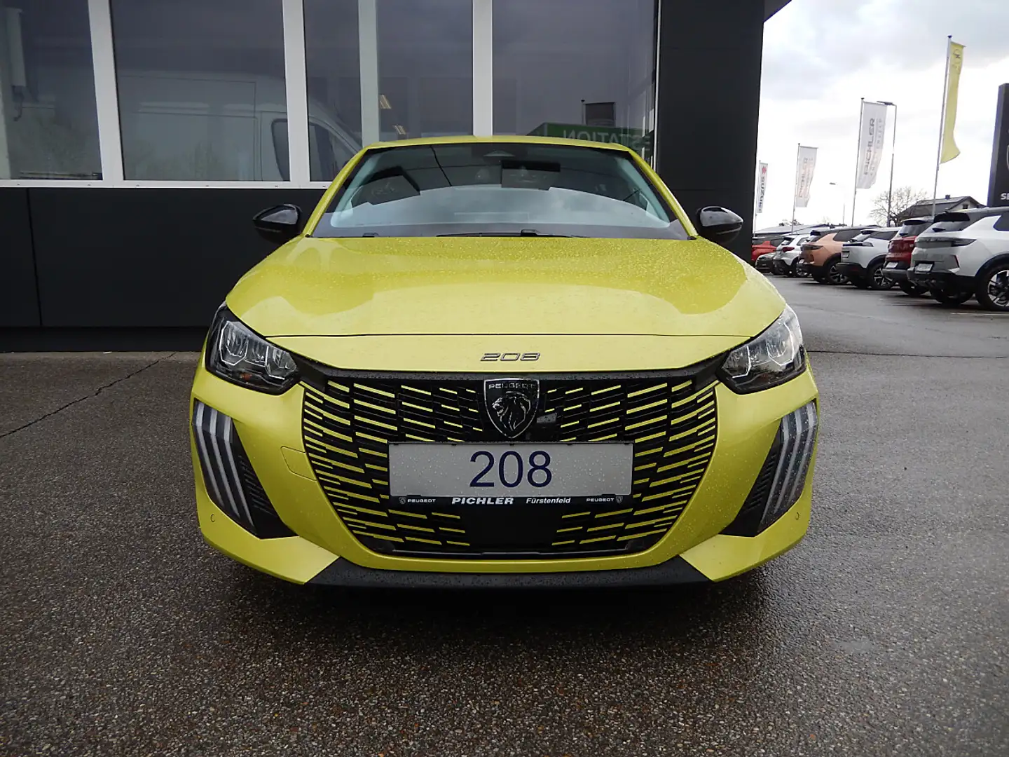 Peugeot 208 Hybrid 110 e-DCS6 Allure Gelb - 2