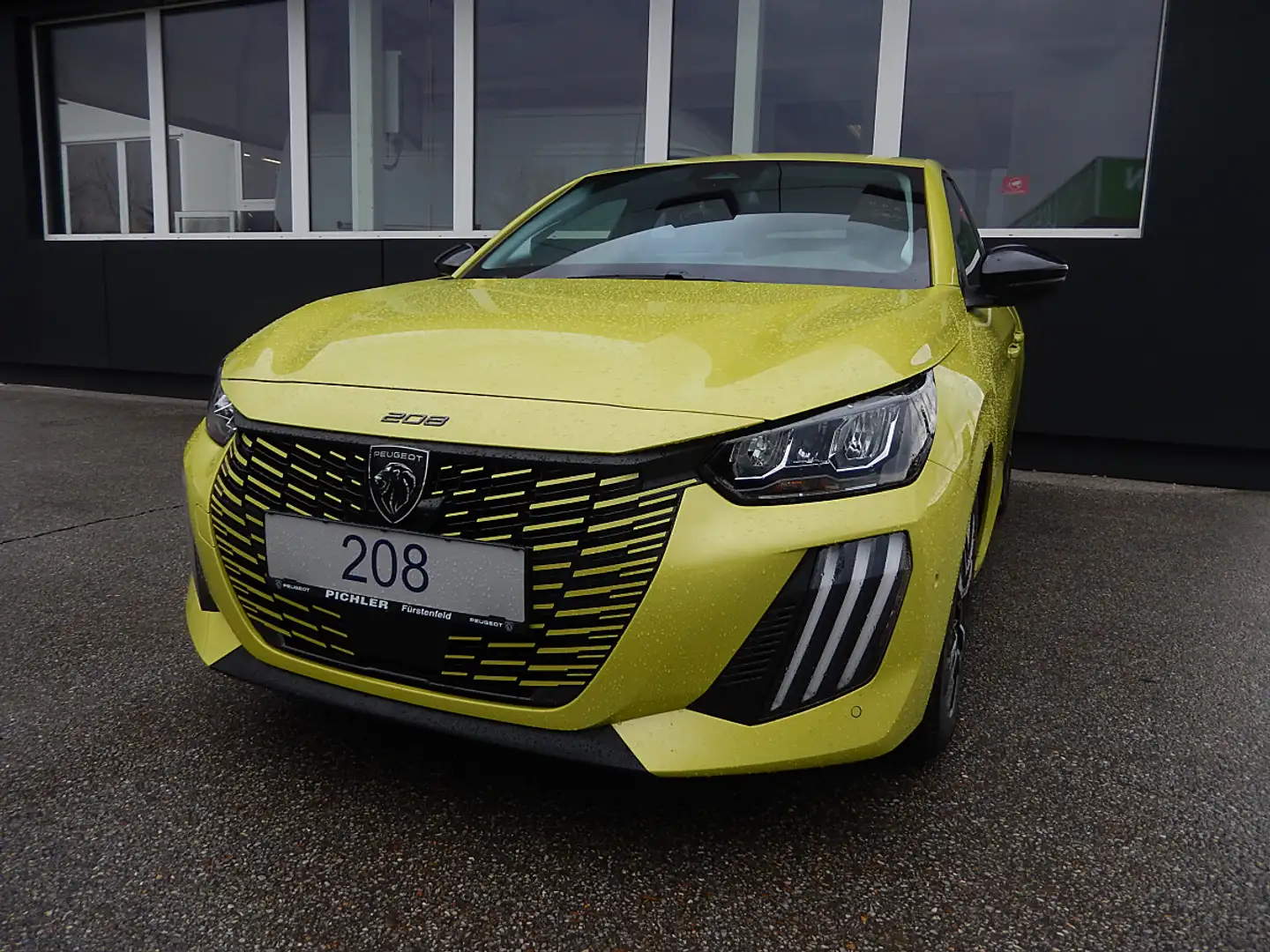 Peugeot 208 Hybrid 110 e-DCS6 Allure Gelb - 1