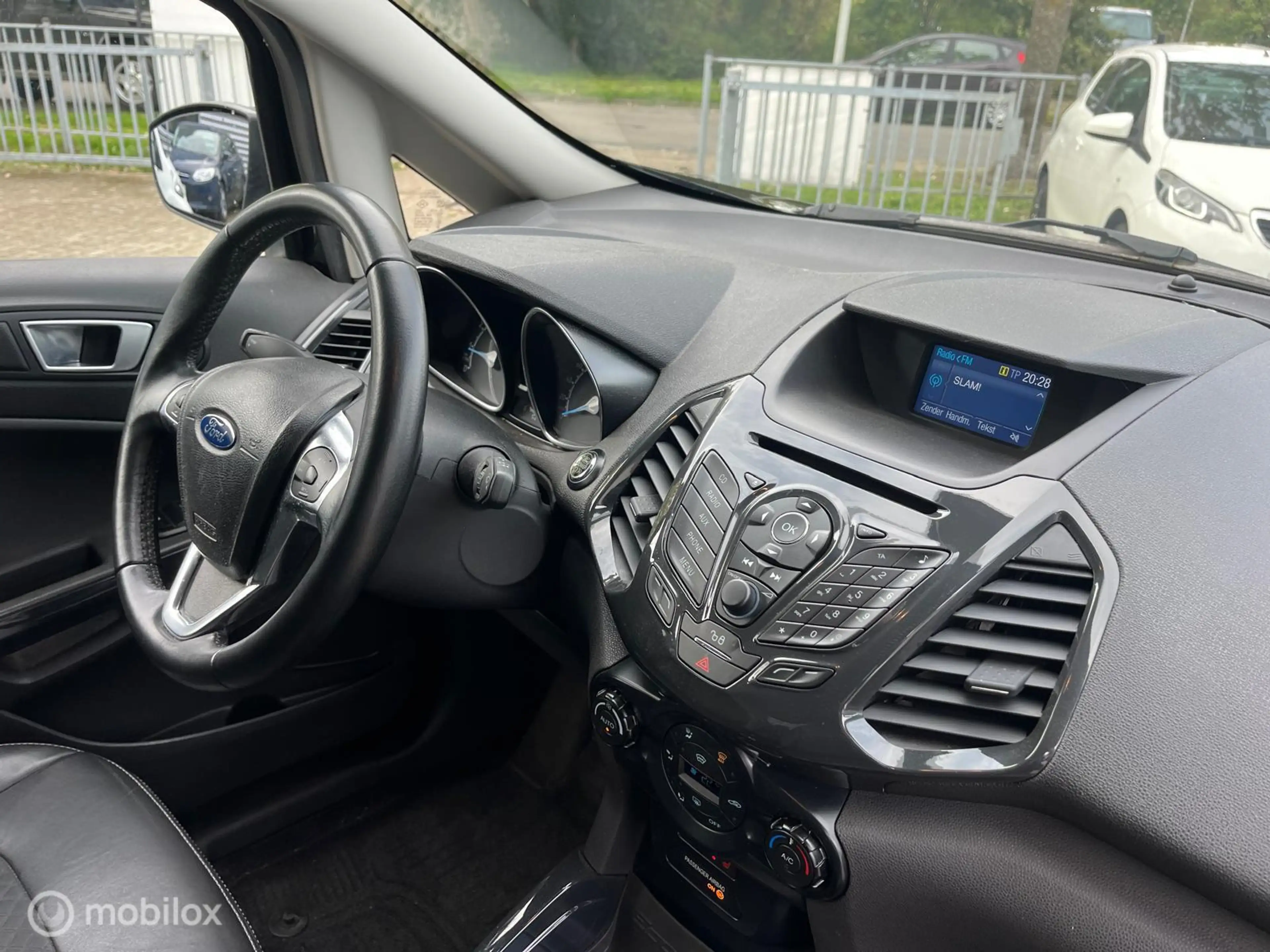 Ford EcoSport 1.0 EcoBoost Titanium — photo 18
